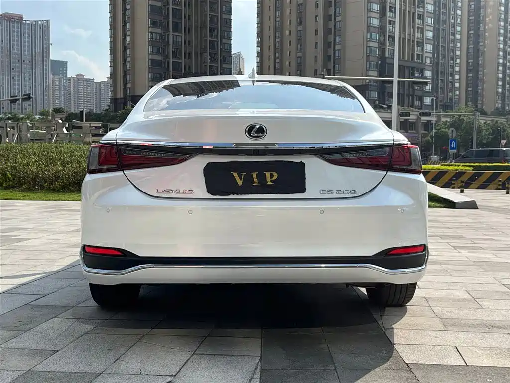 Lexus ES 2022