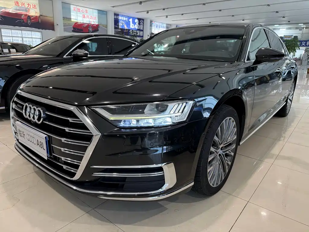 Audi A8 2018 — фото 1