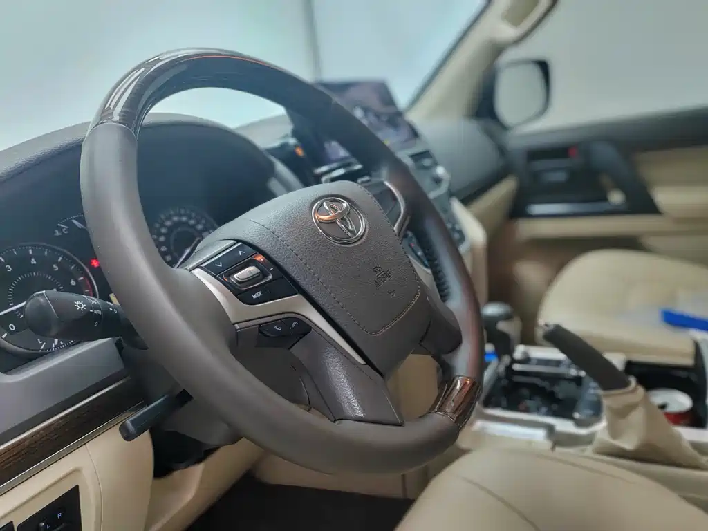 Toyota Land Cruiser 2020 — фото 6