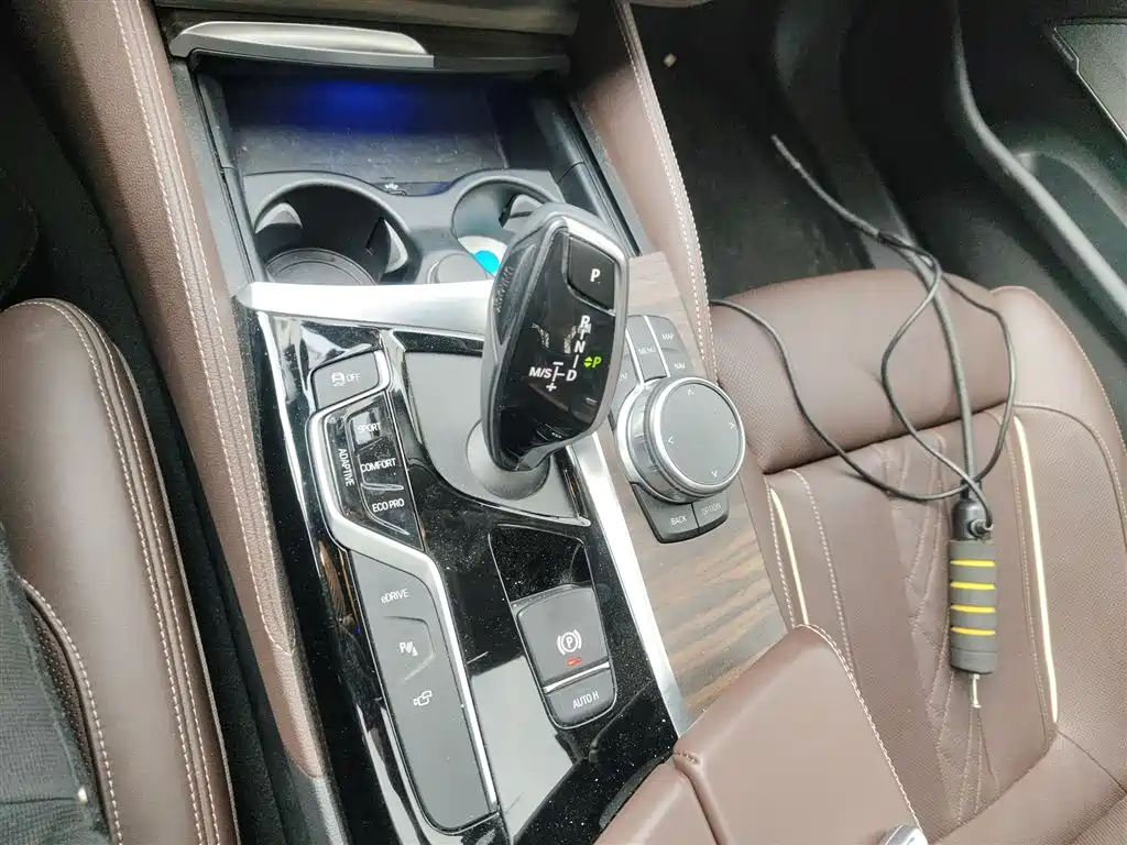 BMW 5 Series New Energy 2020 — фото 14