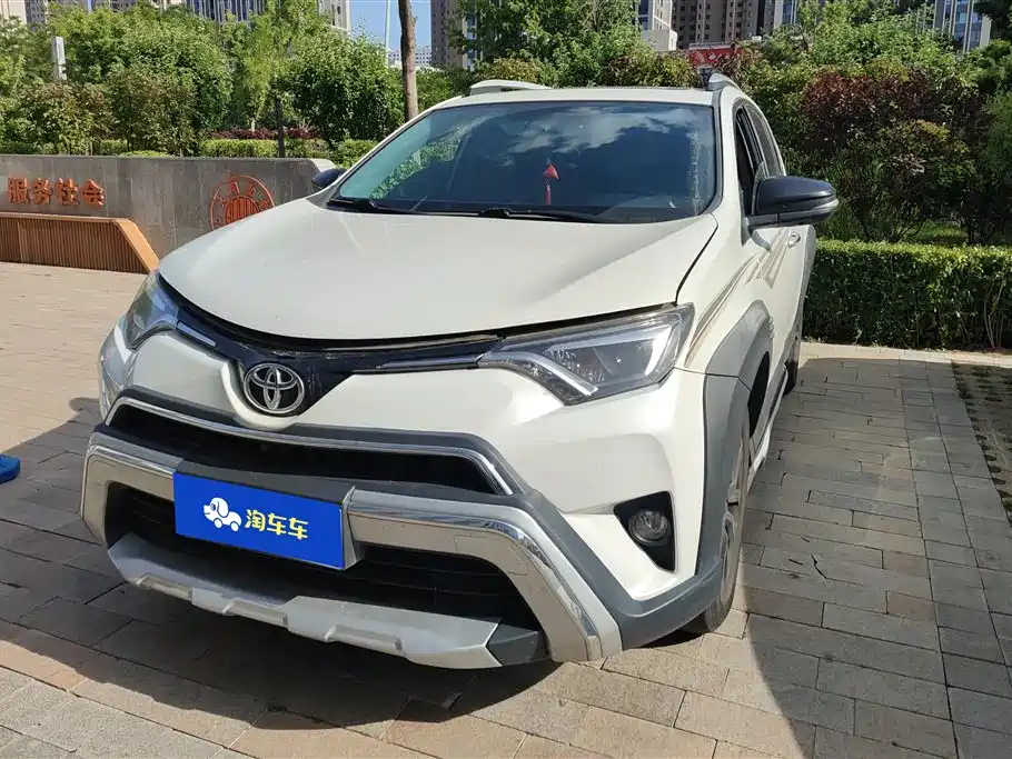 Toyota RAV4 2019 — фото 1