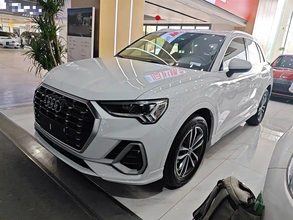 Audi Q3 2020 — фото 1