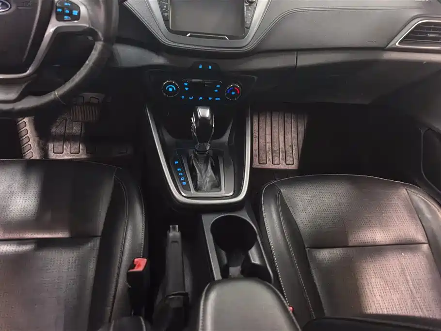 Ford Escort 2015 — фото 16