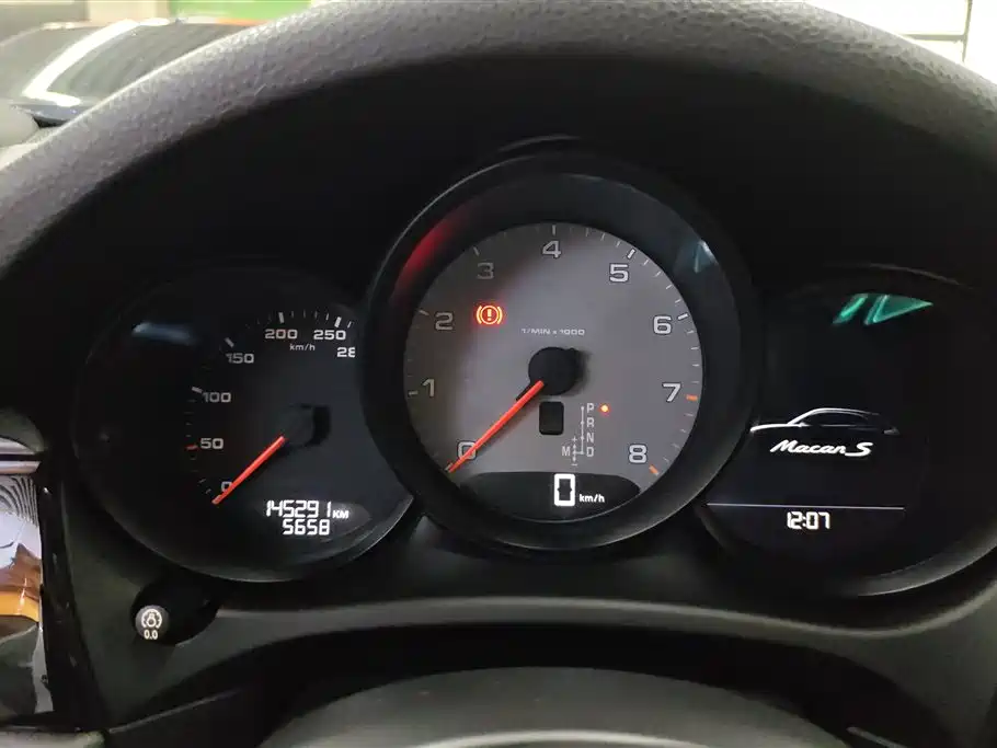 Porsche Macan 2018 — фото 14