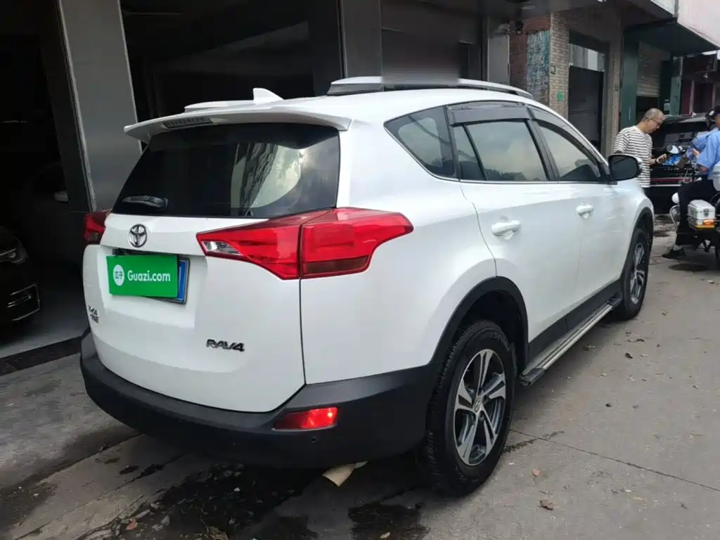 Toyota RAV4 2015 — фото 7
