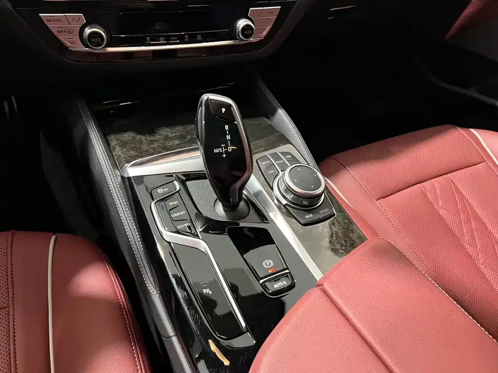 BMW 5 Series 2021 — фото 12