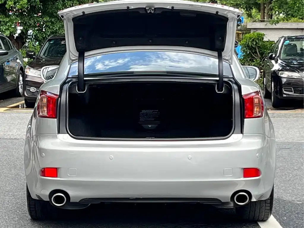 Lexus IS 2011
