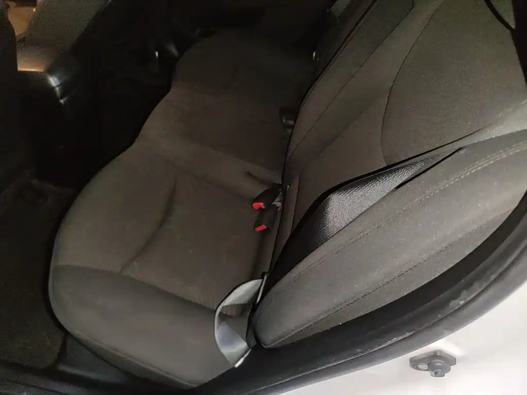 Hyundai Elantra 2018 — фото 17