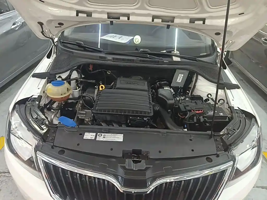 Skoda Rapid Spaceback 2017 — фото 20