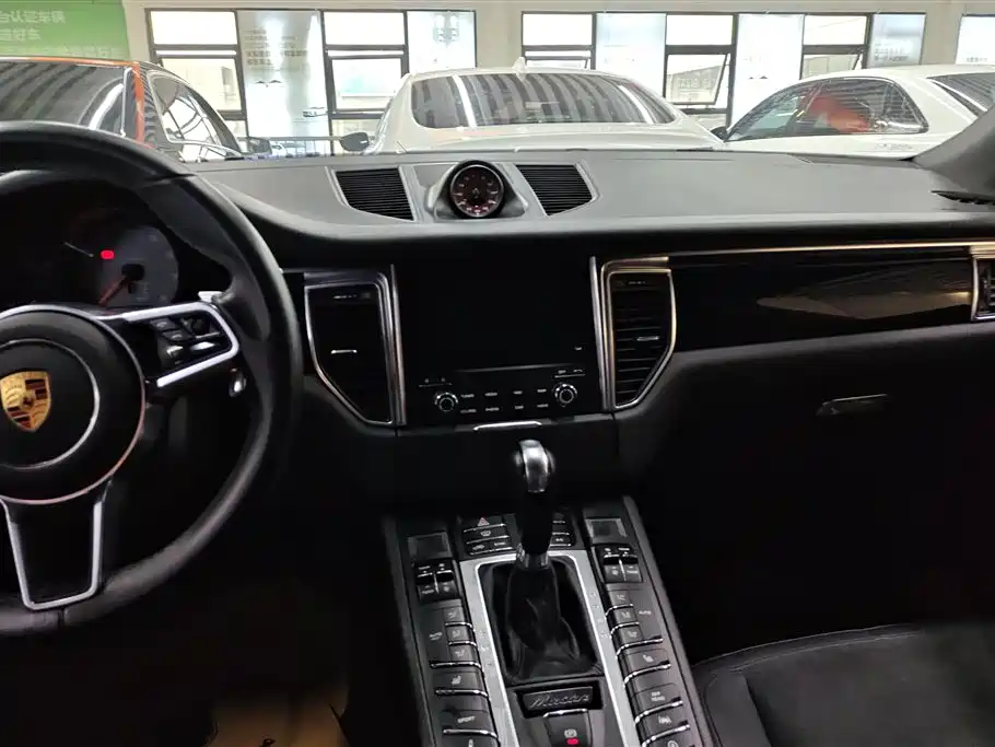 Porsche Macan 2018 — фото 13