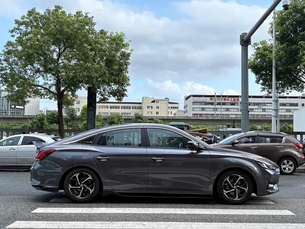 MG MG5 2021