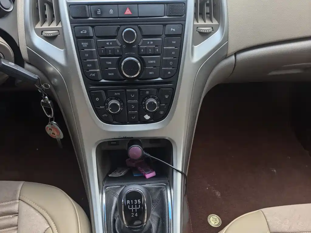 Buick Excelle 2012 — фото 11