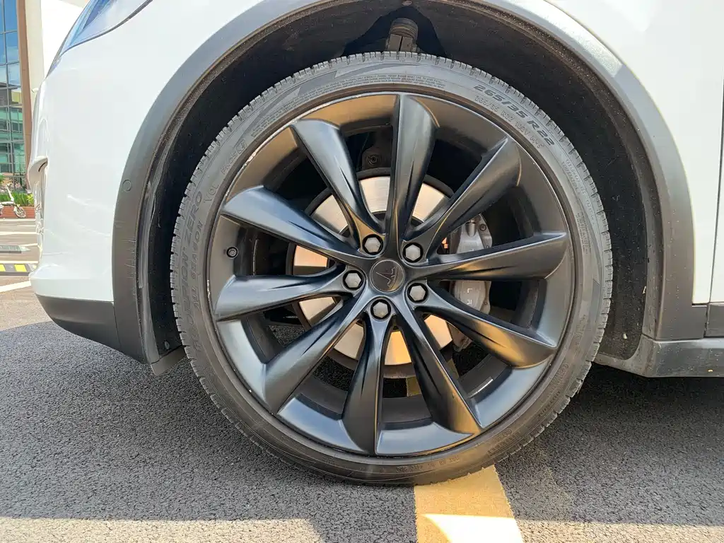 Tesla Model X 2016 — фото 11