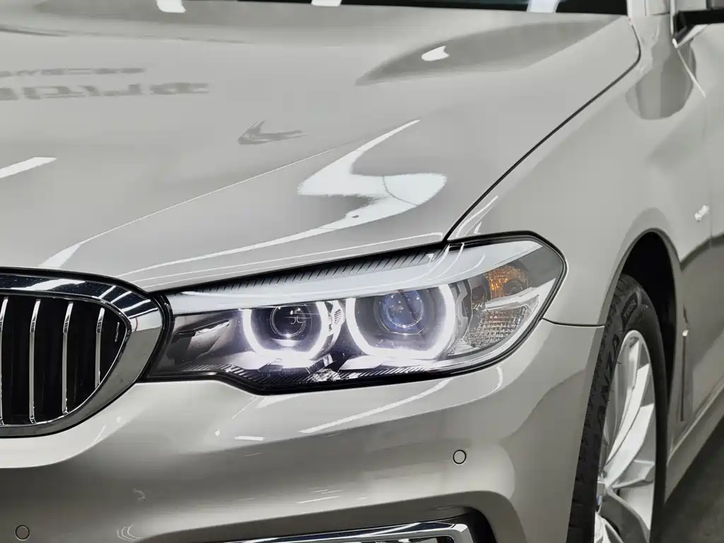 BMW 5 Series 2018 — фото 29