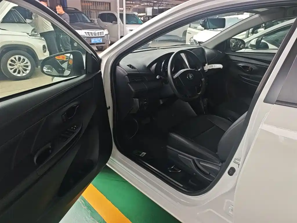 Toyota Yaris L 2019 — фото 16