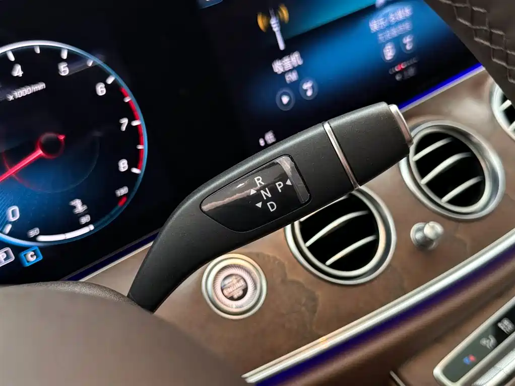 Mercedes-Benz E-Class 2021 — фото 18