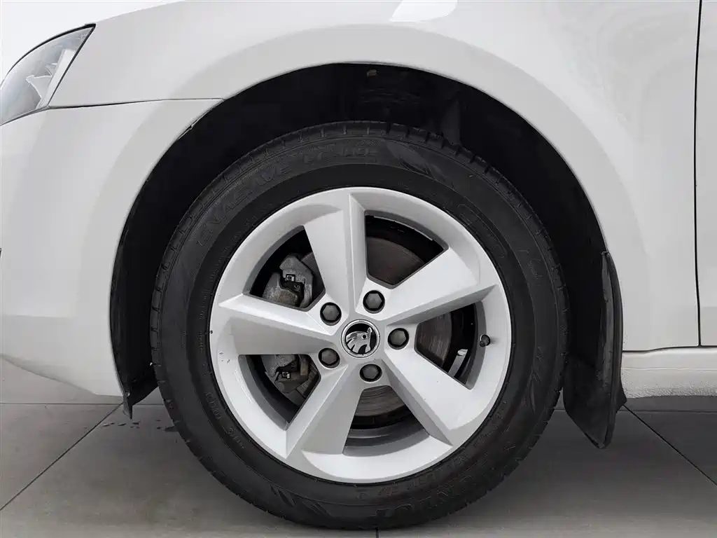 Skoda Octavia 2014 — фото 17