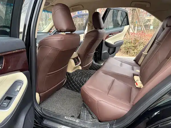 Toyota Crown 2015