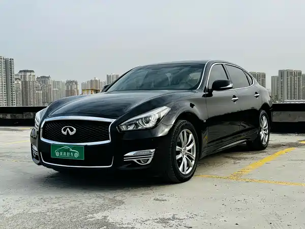 Infiniti Q70 2016