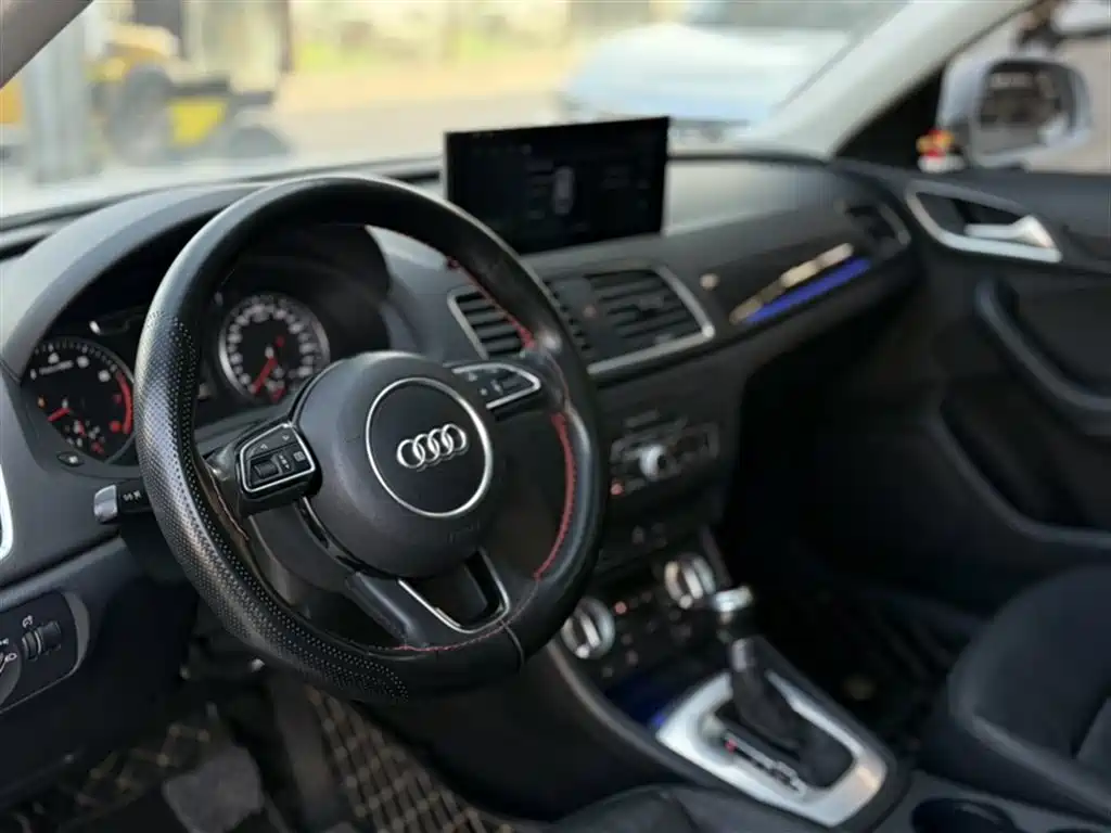Audi Q3 2016 — фото 13