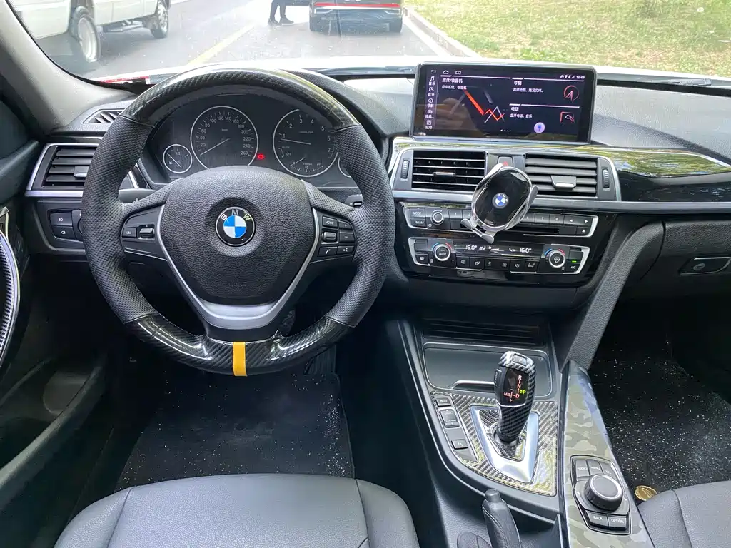 BMW 3 Series 2016 — фото 18