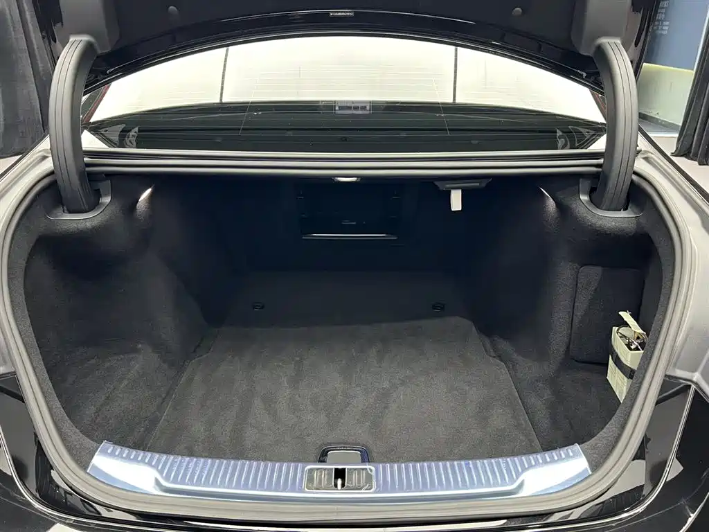 Mercedes-Benz Maybach S-Class 2023 — фото 11