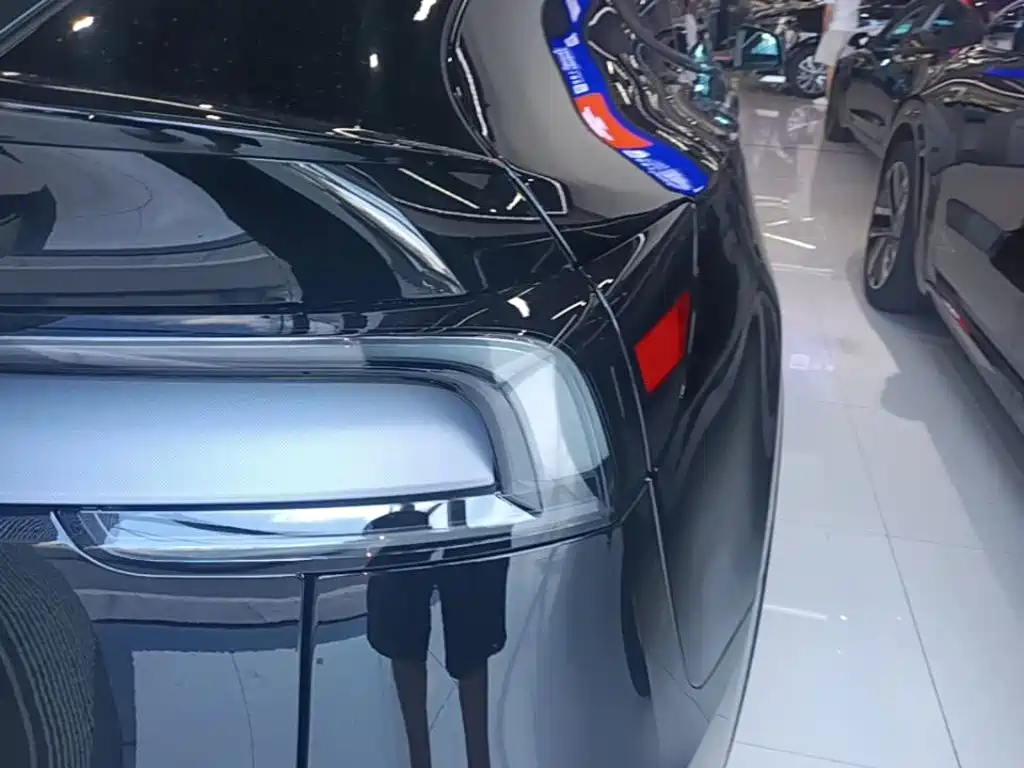 Tesla Model Y L 2026 — фото 8