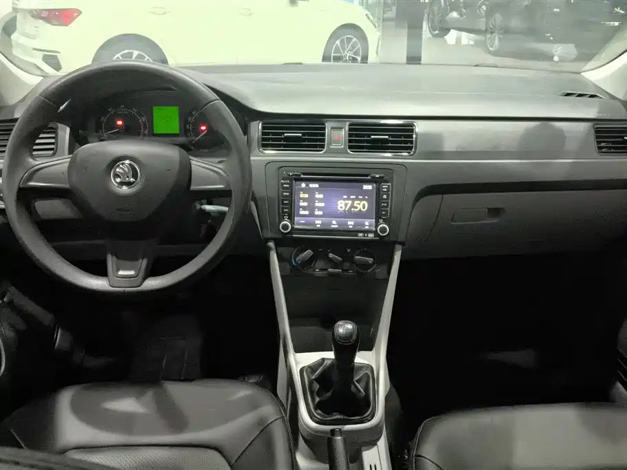 Skoda Rapid 2014 — фото 12