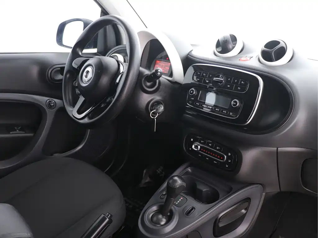 smart Fortwo 2018 — фото 11