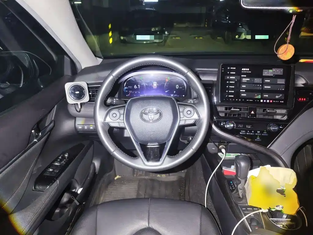 Toyota Camry 2022 — фото 11