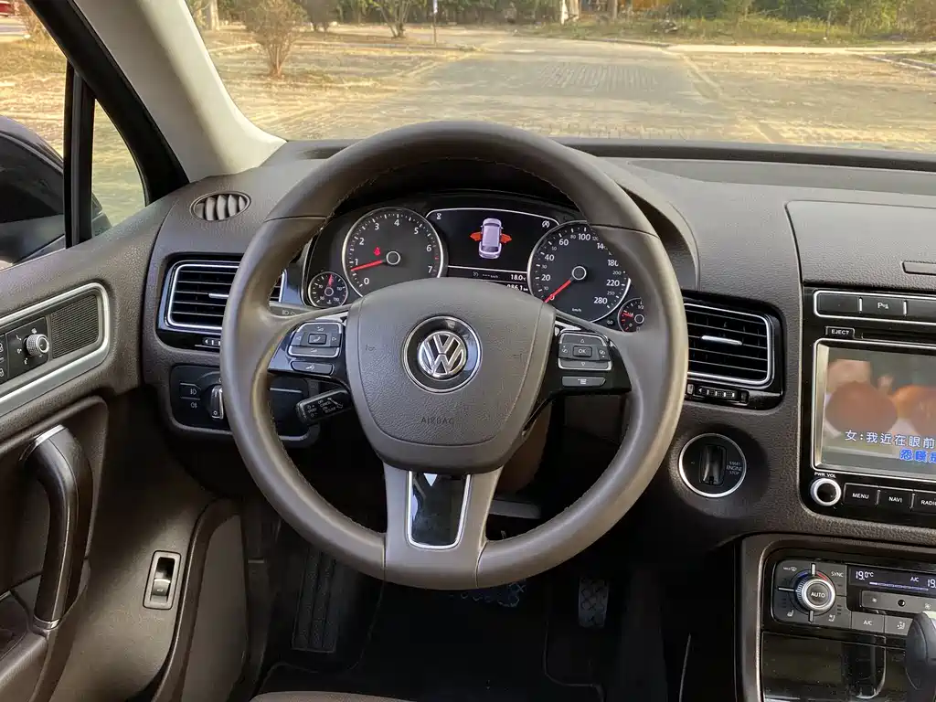 Volkswagen Touareg 2017 — фото 14