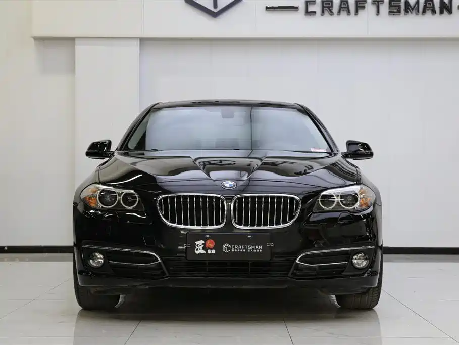 BMW 5 Series 2017 — фото 19
