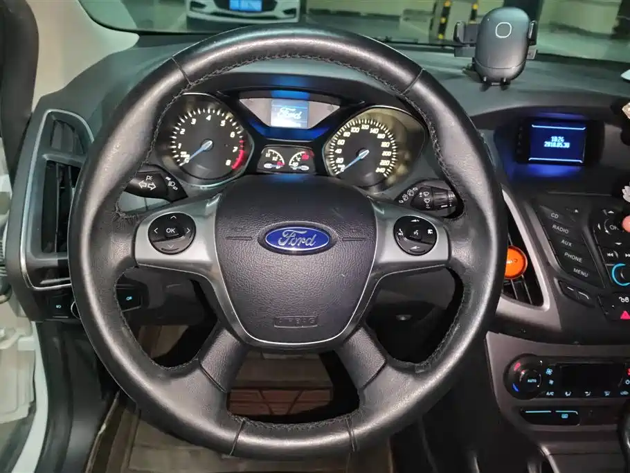 Ford Focus 2015 — фото 15