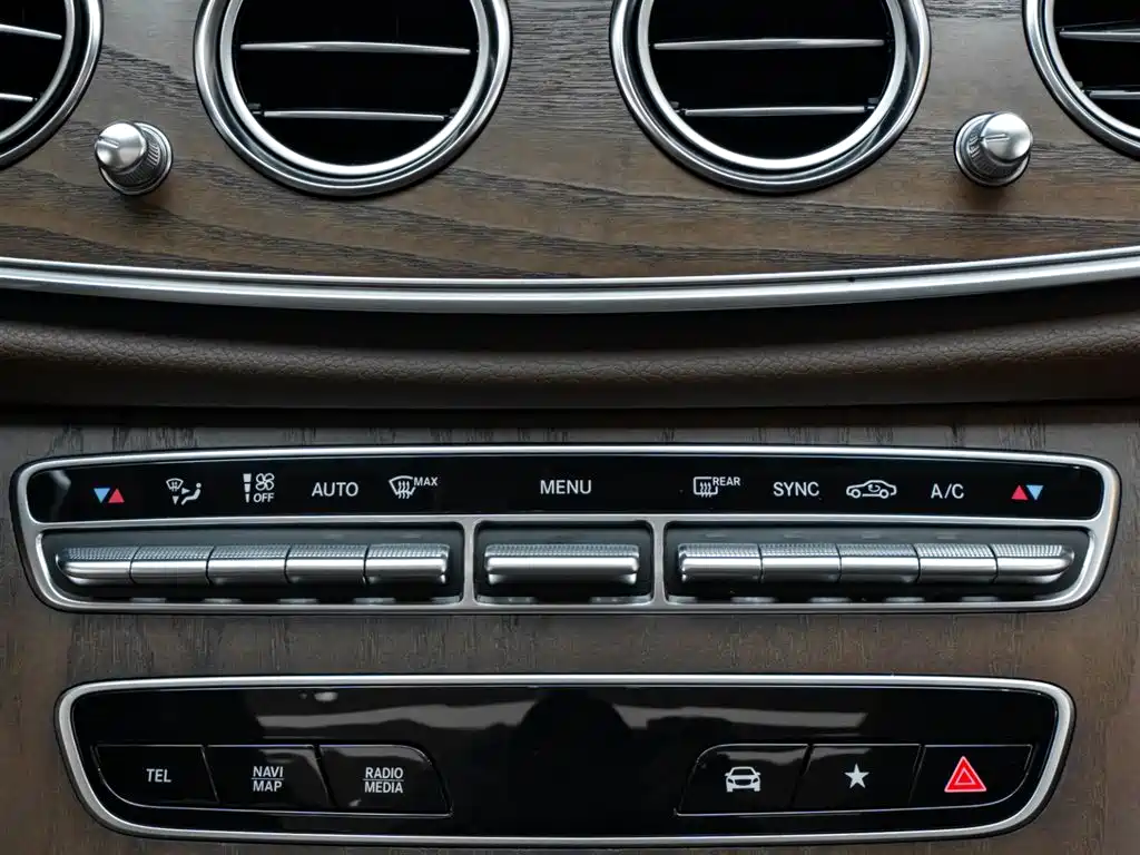 Mercedes-Benz E-Class 2024 — фото 19