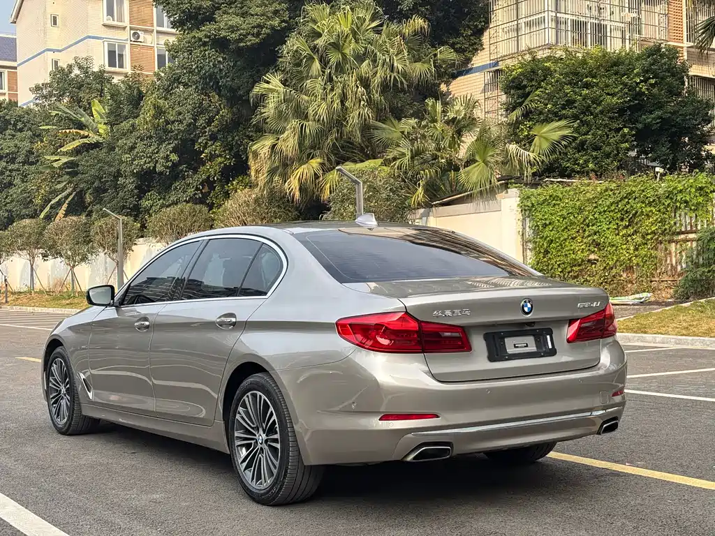 BMW 5 Series 2018 — фото 8