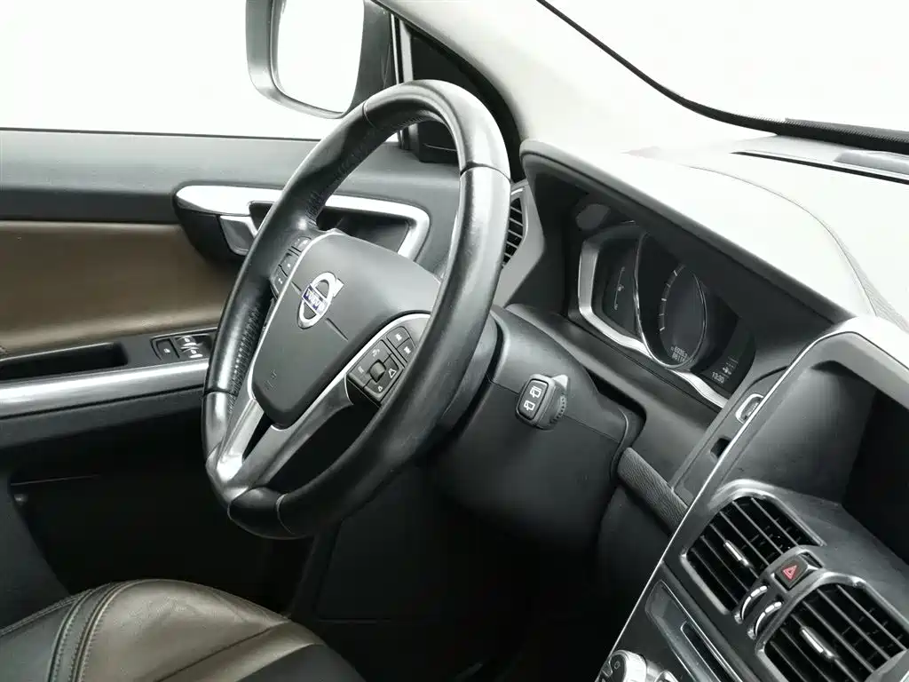 Volvo XC60 2015 — фото 22