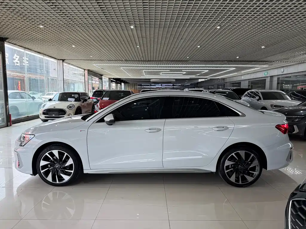 Audi A3 2023 — фото 6