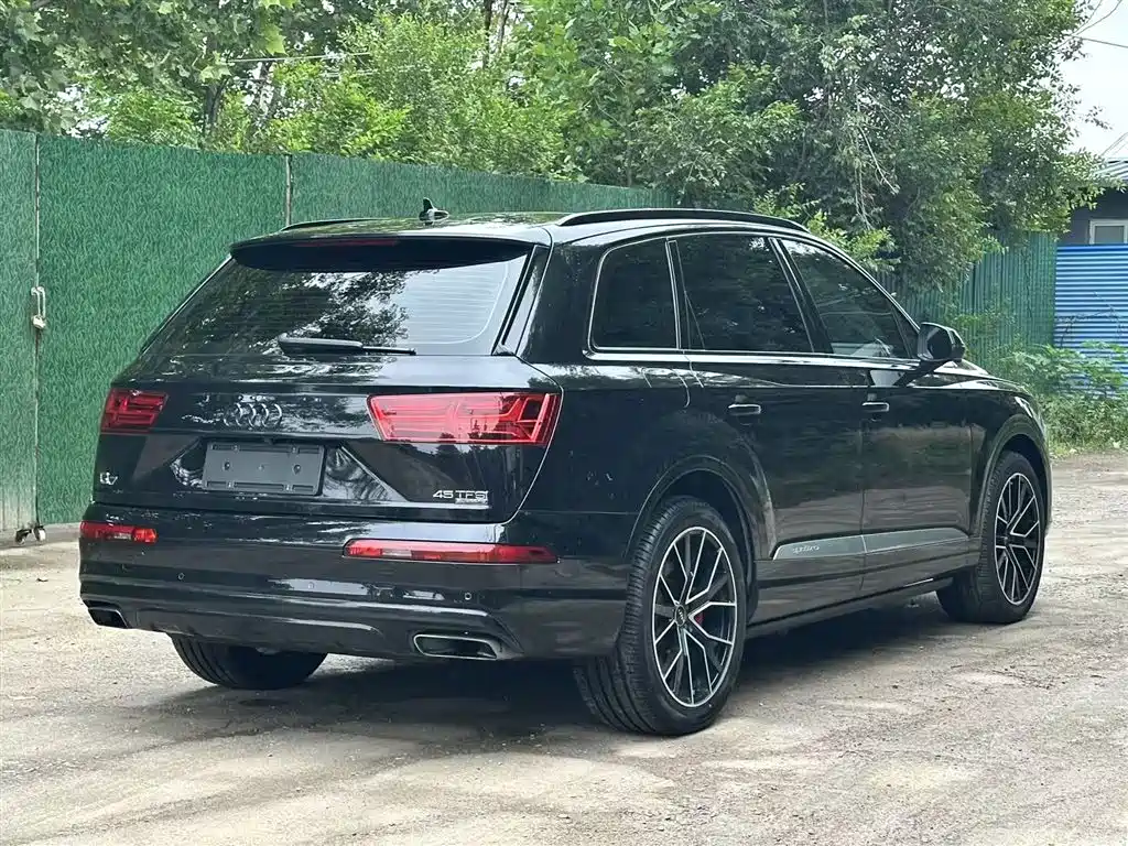 Audi Q7 2019 — фото 10