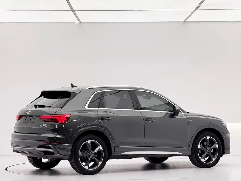 Audi Q3 2021 — фото 11