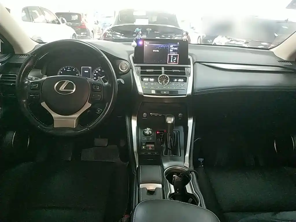 Lexus NX 2019 — фото 10