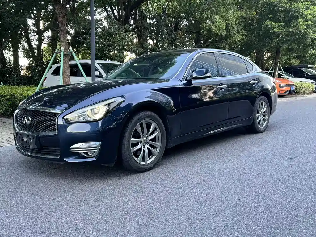 Infiniti Q70 2017 — фото 1