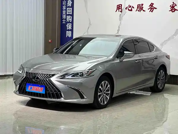 Lexus ES 2022