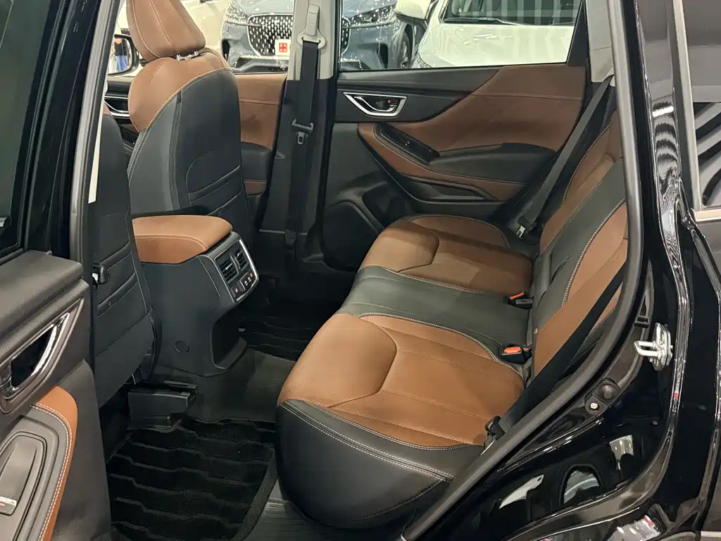 Subaru Forester 2023 — фото 16