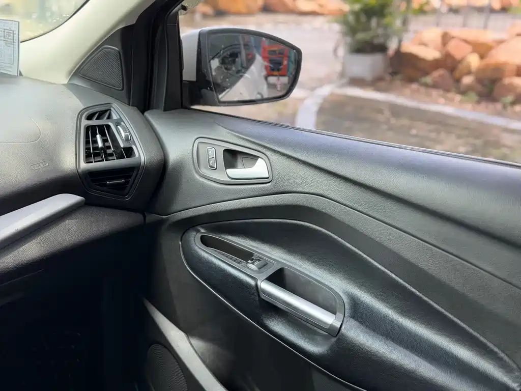 Ford Kuga 2015 — фото 8