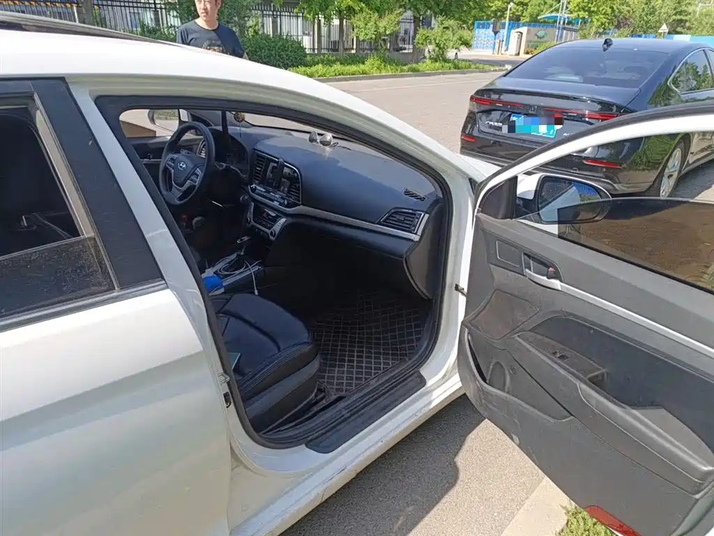 Hyundai Elantra 2018 — фото 20