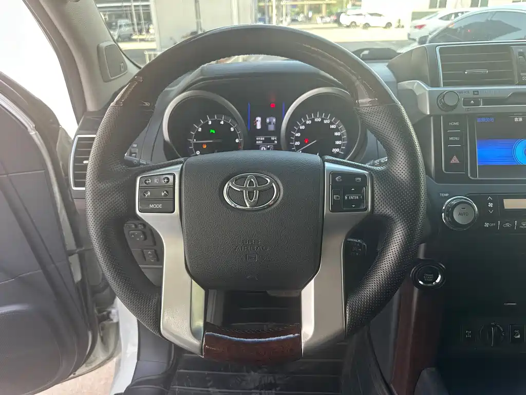 Toyota Prado 2016 — фото 15
