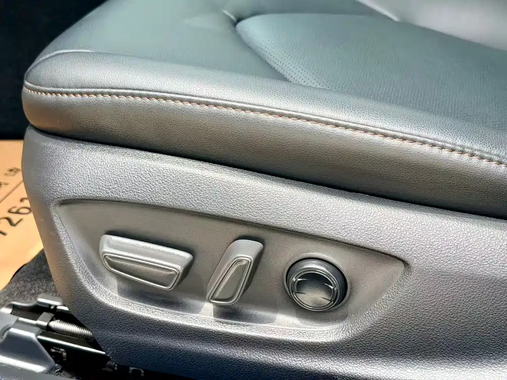 Toyota Camry 2023 — фото 24
