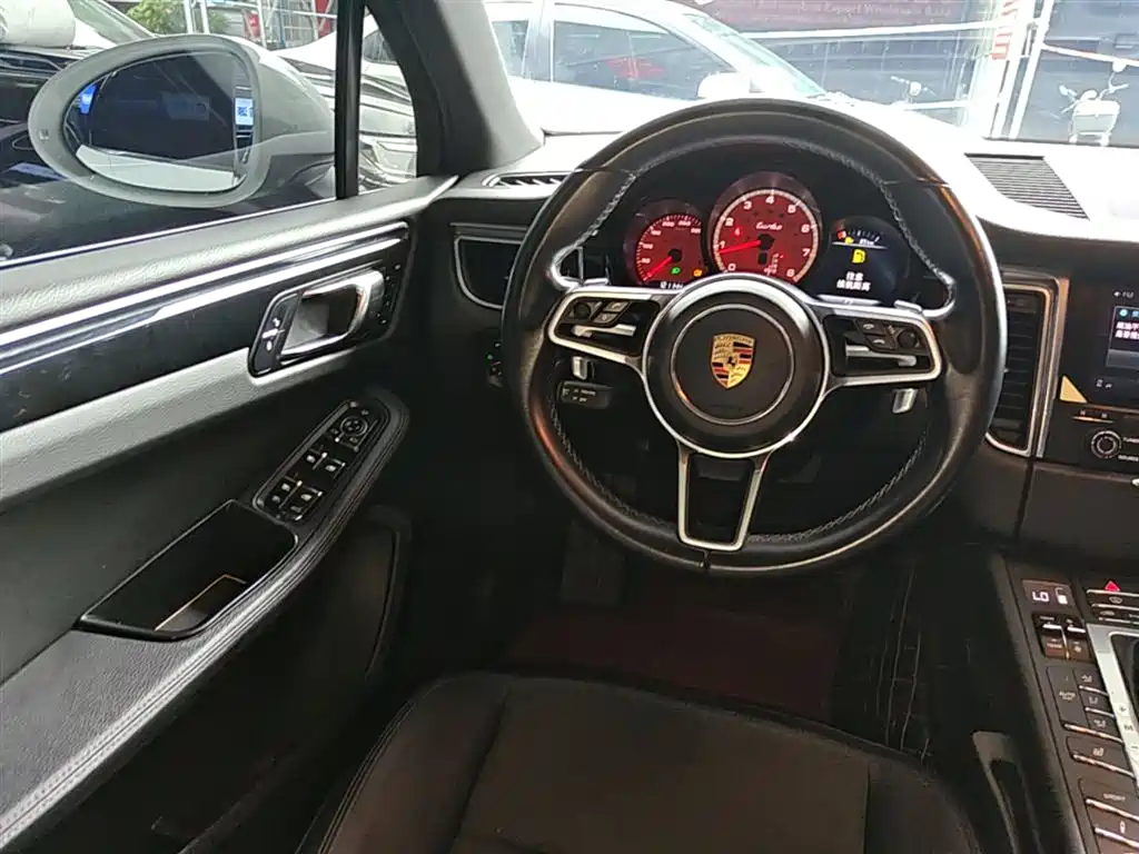 Porsche Macan 2016 — фото 10