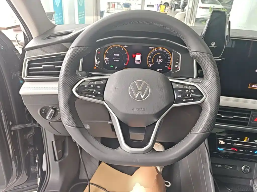Volkswagen Tiguan L 2022 — фото 11