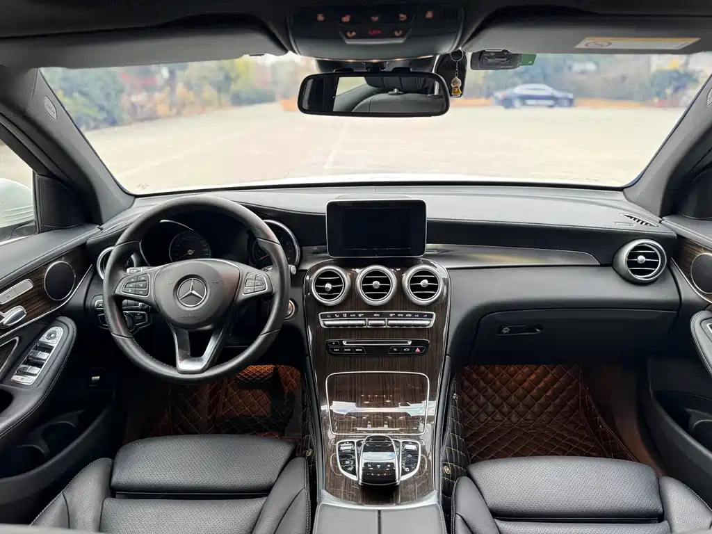 Mercedes-Benz GLC 2017 — фото 12